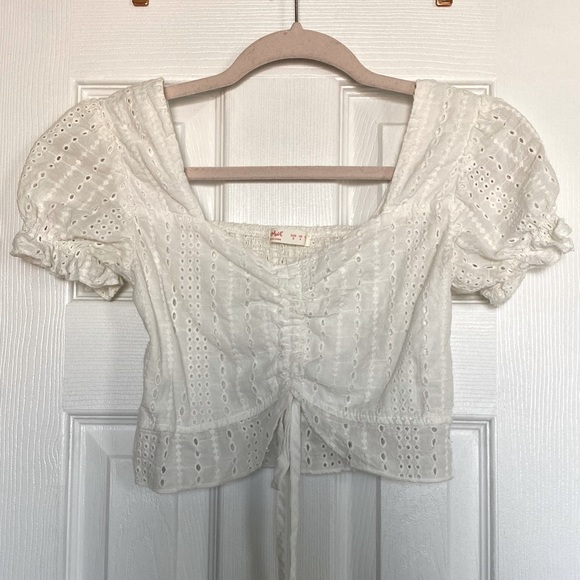 Eyelet Lace Crop Top - Picture 3 of 4